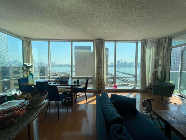 Building Photo - 20 Newport Pkwy