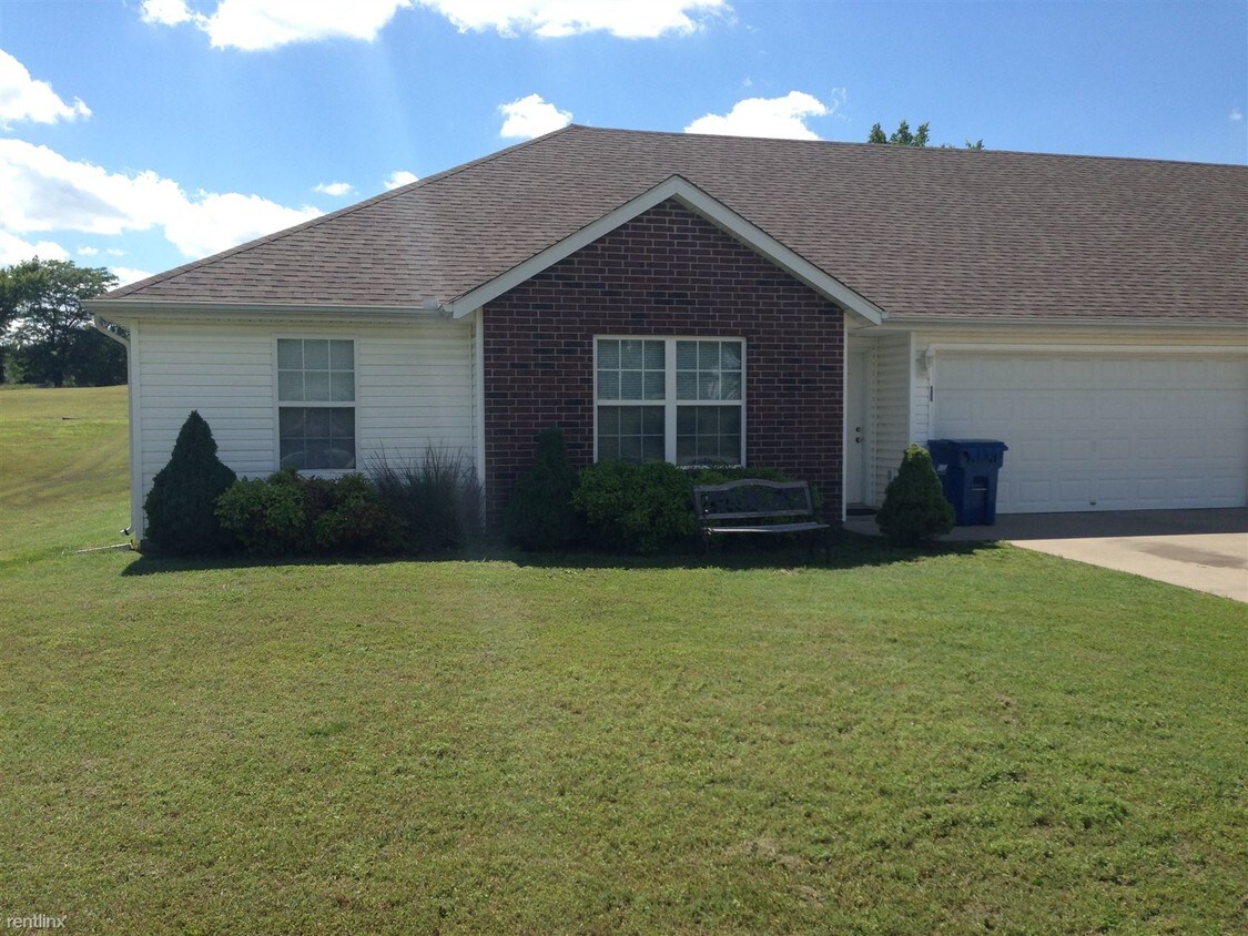 Primary Photo - 2032 S Country Club Dr