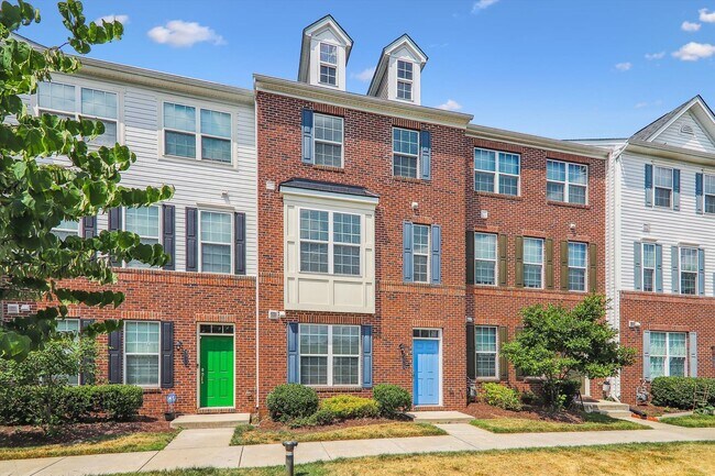 Building Photo - Wonderful 4BR 3.5 Bath in northern Silver ...