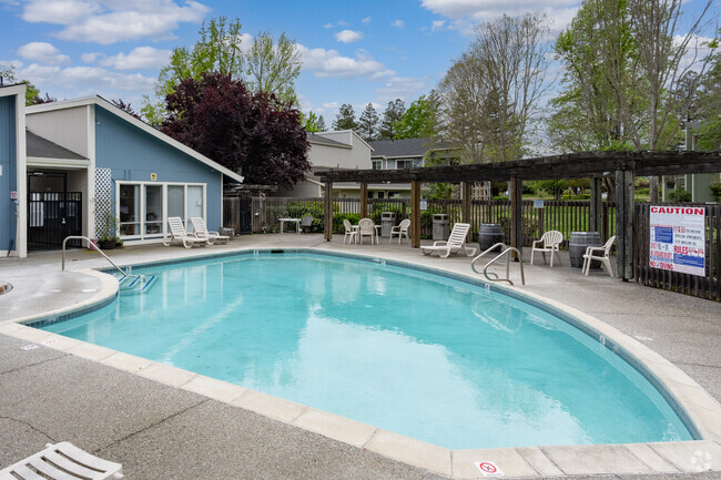 Pool - Marlow Apartments