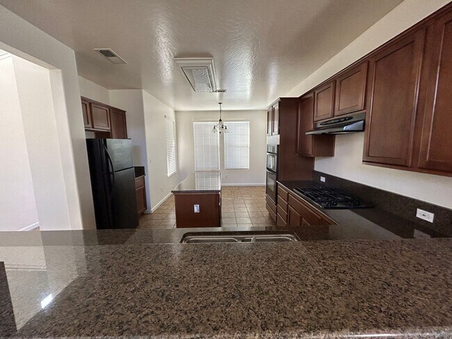 Foto del edificio - Beautiful & Spacious home in The Desirable...