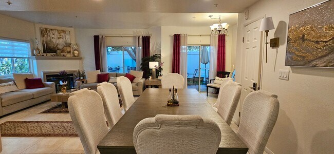 Building Photo - Charming 3-Bedroom Townhome in Prime Pasad...