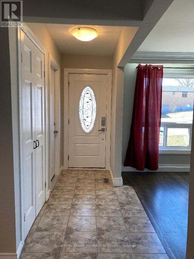 Photo du bâtiment - 355 Leacock Dr