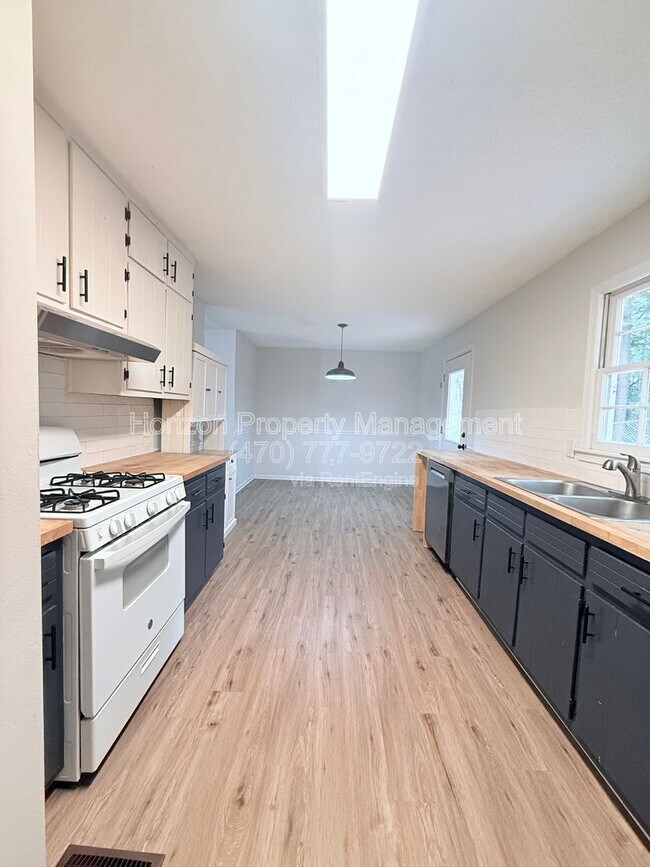 Building Photo - 4433 Sardis Dr
