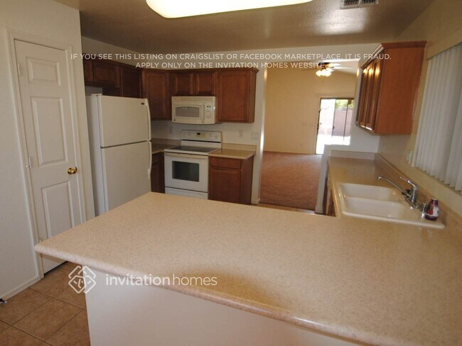 Building Photo - 12575 W Lisbon Ln