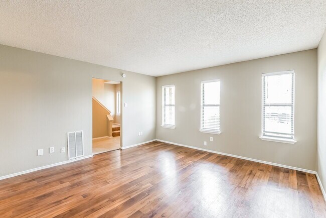 Foto del edificio - 1513 Long Shadow Ln