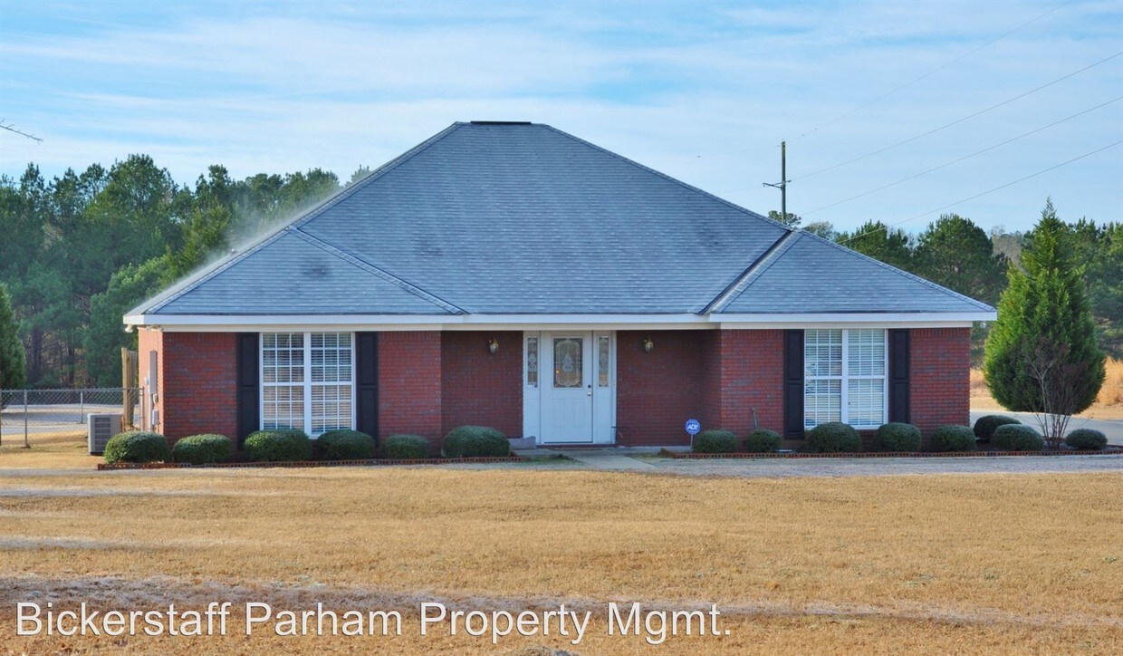 3 br, 2.5 bath House 89 Oswichee Rd House Rental in Fort Mitchell