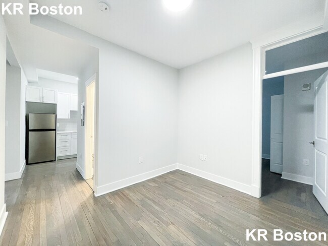 Building Photo - 63 Park Dr