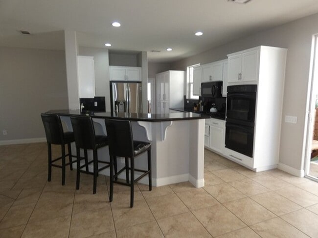 Foto del edificio - Spacious 4 Bedroom Home In Arborwalk