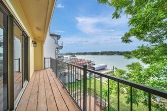 Building Photo - 1216 Lake View Dr