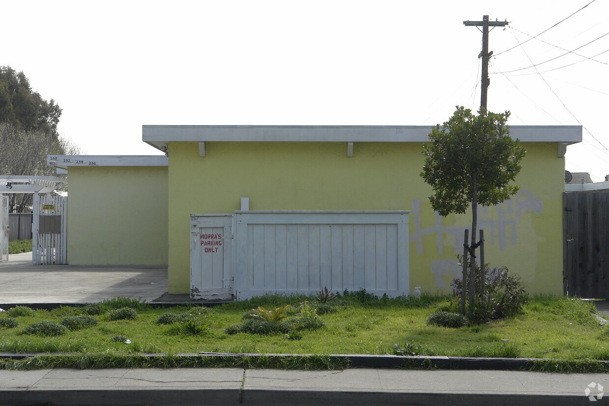 Building Photo - 250-256 Schafer Rd