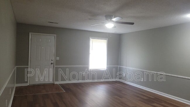 Building Photo - 4423 Bonnell Dr