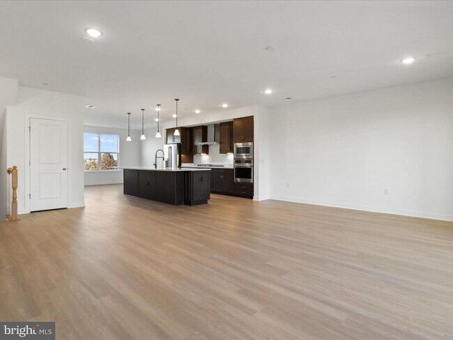 Foto del edificio - 14350 YESLER Ave