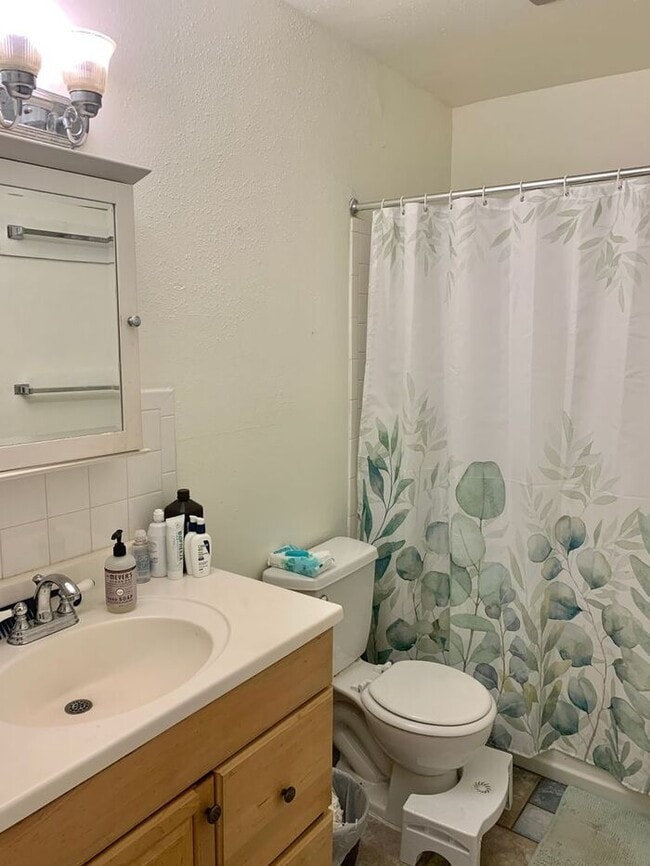 Foto del edificio - Recently Upgraded 2 Bedroom Apt Near Horse...