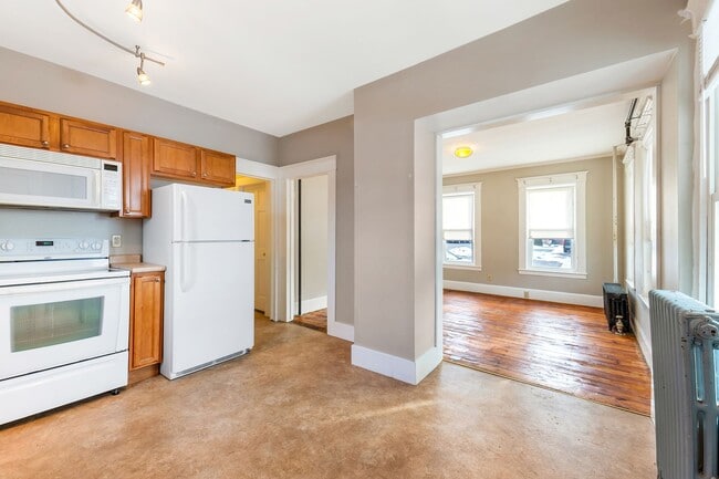 Building Photo - 96 Broadway