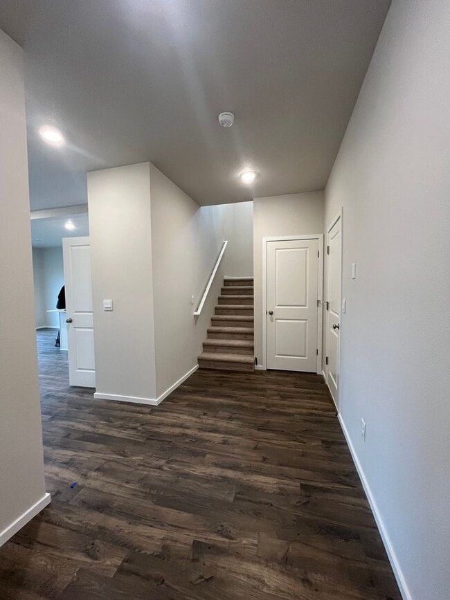 Foto del edificio - BRAND NEW CONSTRUCTION 4-bedroom 2.5-Bathrooms