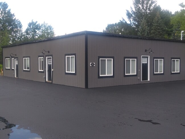 Building Photo - 372 Old County Rd