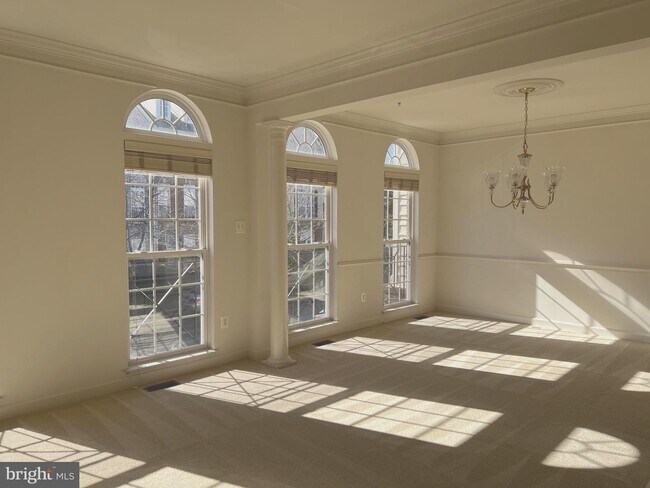 Building Photo - 15808 Buxton Pl