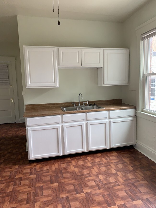 Foto principal - 2223 Murray Hill Rd