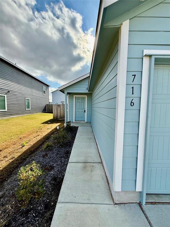 Foto del edificio - 716 Commander Abbott Dr