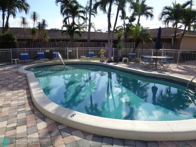 Foto del edificio - 736 NE 13th Ct