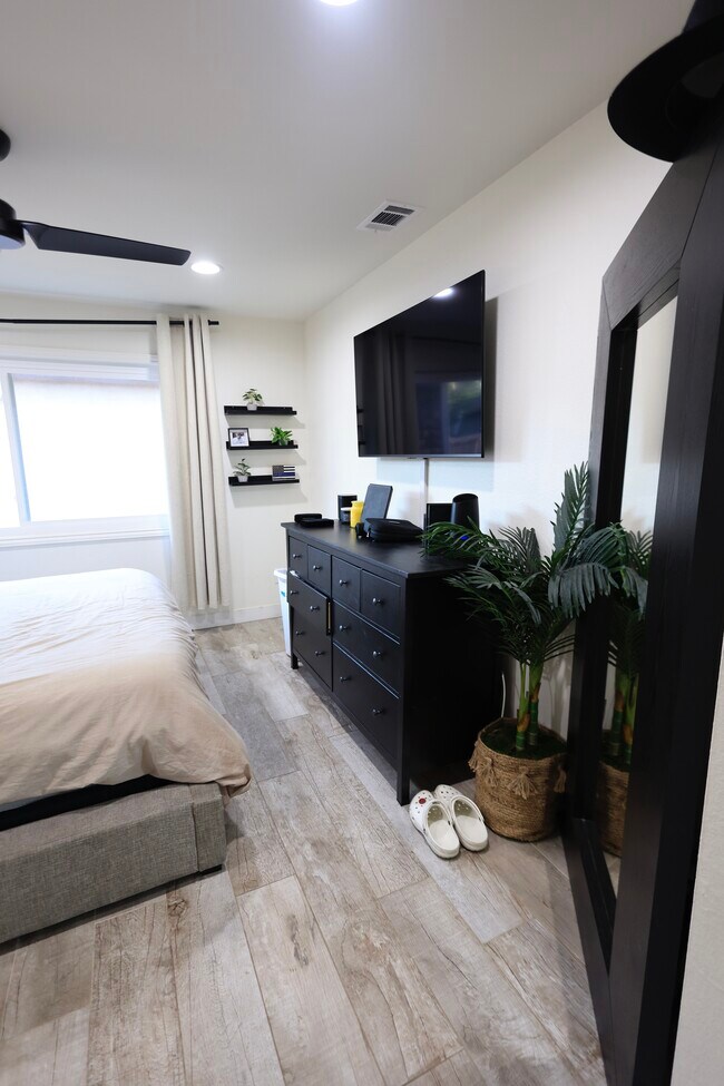 Foto del edificio - 1050B Cabrillo Park Dr