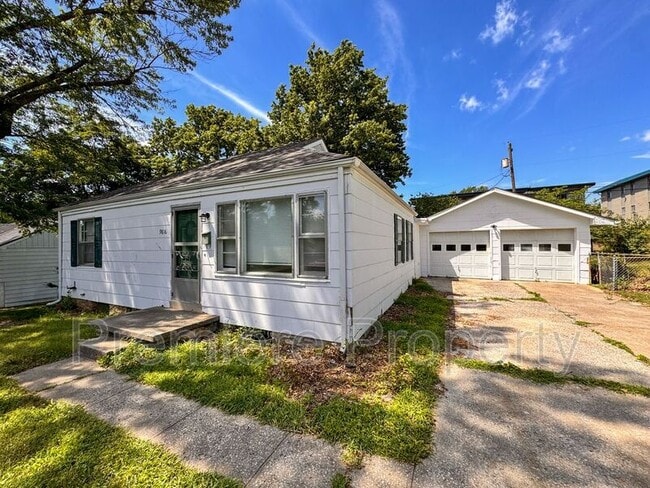 Building Photo - 9816 E 60th Terrace