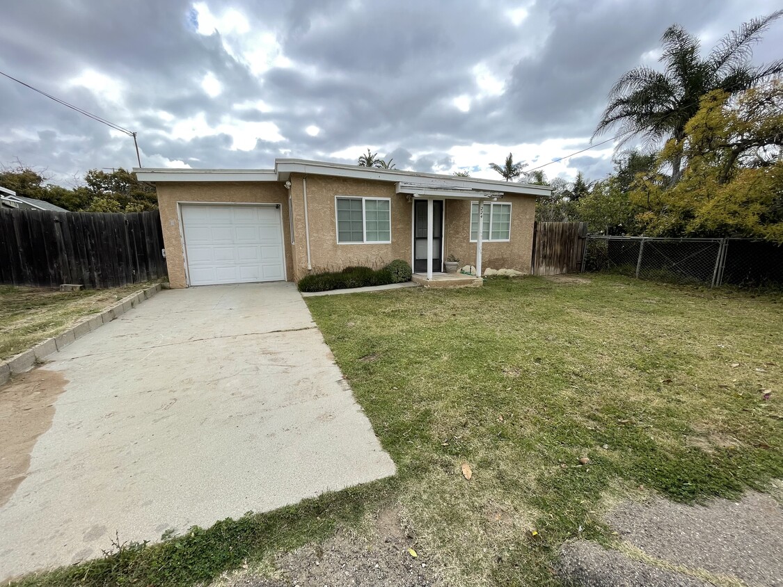 Primary Photo - 224 E Loop Dr
