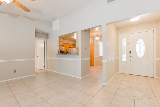 Foto del edificio - 1613 Prairie Lake Blvd