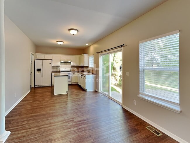 Building Photo - 204 Stearn Dr