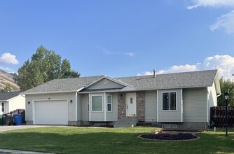 Building Photo - 1160 Tule Dr