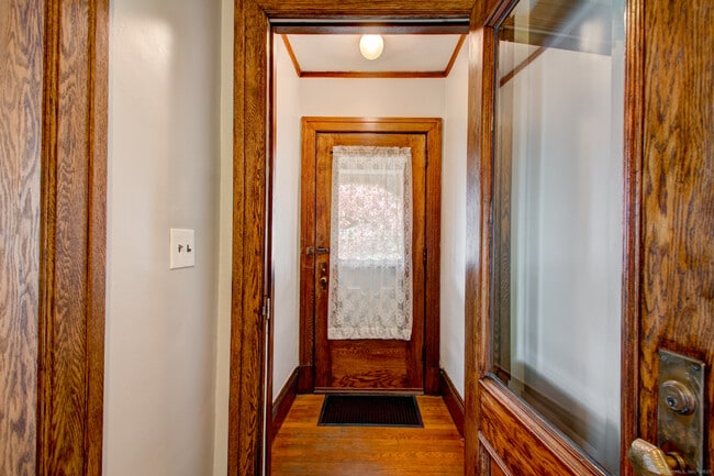 Building Photo - 36 Maplewood Ave