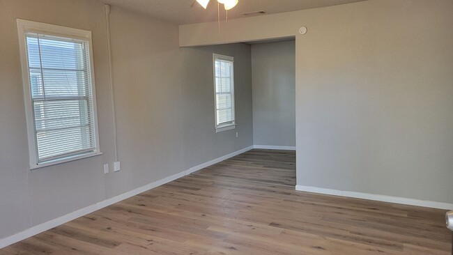 Building Photo - Totally Remodeled!! Available April 1st! 3...