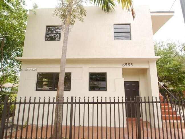 Foto del edificio - 6555 SW 59th Pl