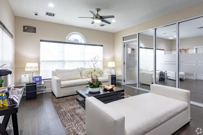 Foto del edificio - 7575 Hampton Blvd