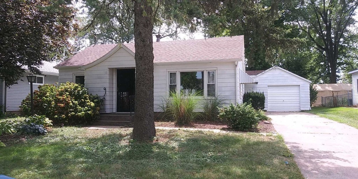 RECENTLY REHABBED HOUSE!!! GREAT LOCATION! House Rental in Silvis, IL