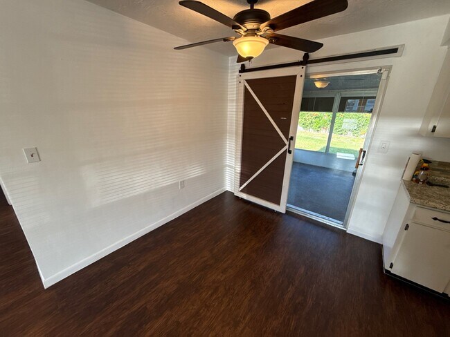 Foto del edificio - 90 S Davis St