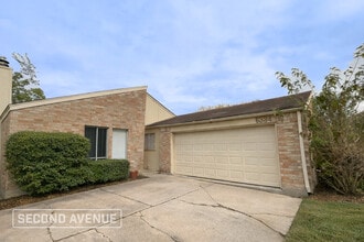 Building Photo - 6334 Ivyknoll Dr