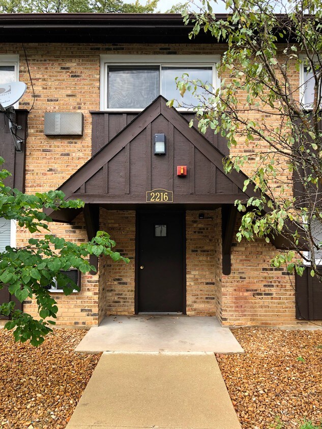 Entrance - 2216 Arbor Cir