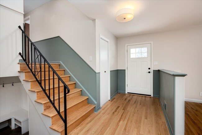Building Photo - 982 E Briarwood Cir S