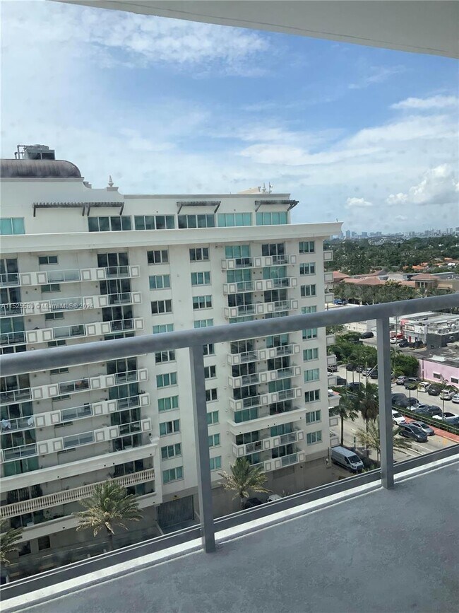 Building Photo - 9511 Collins Ave