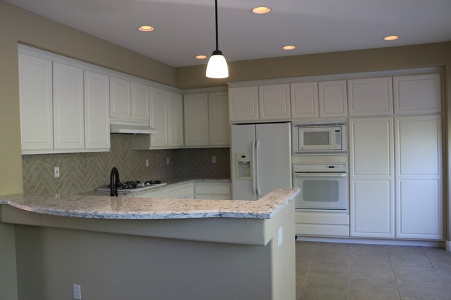 Foto del edificio - 32 Bogey Ln