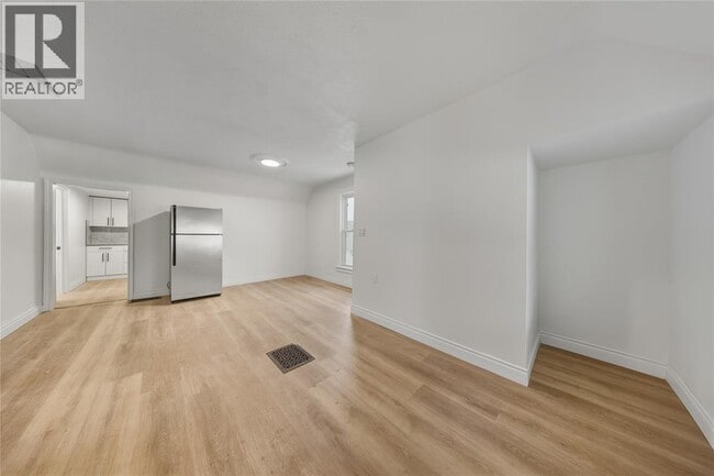 Building Photo - 165 College Ave N