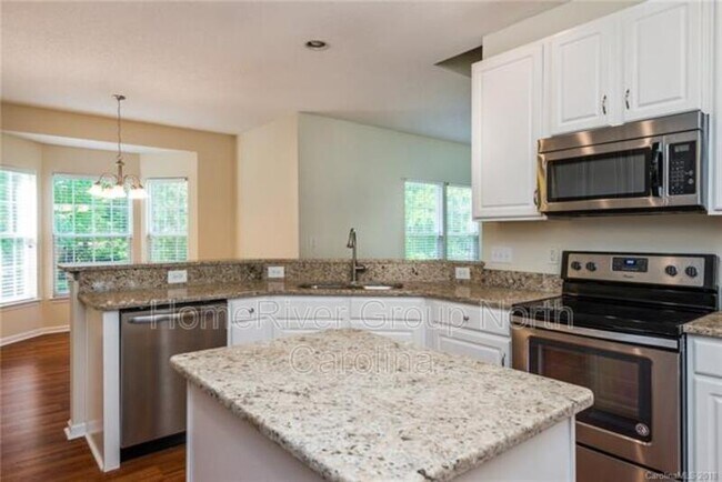 Foto del edificio - 9706 Ashburton Dr