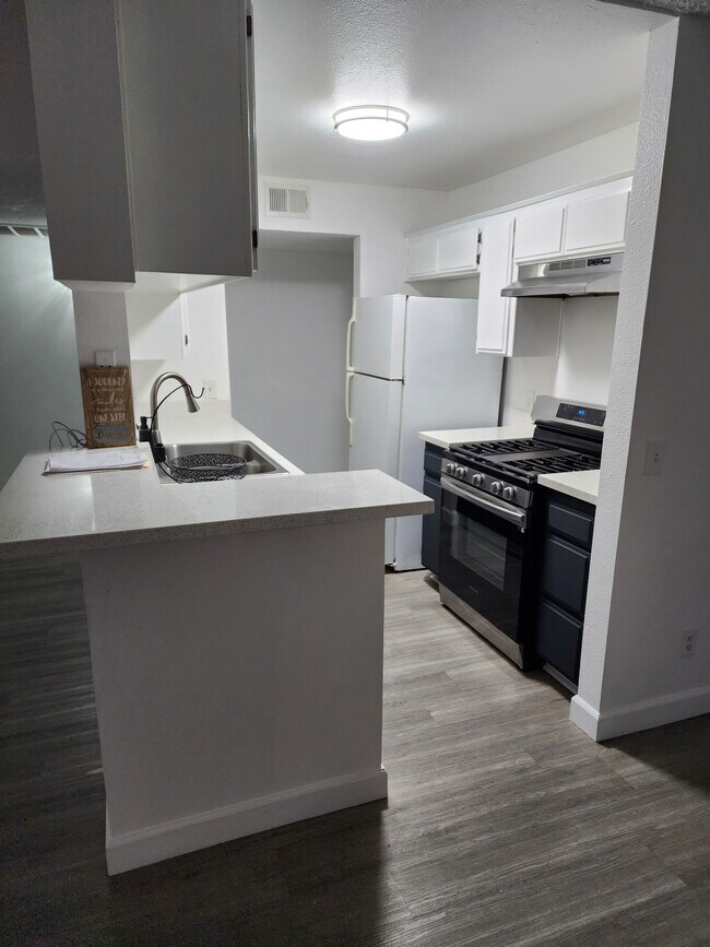 115 cocina - Swan Court Apartments