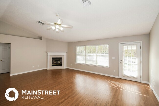 Foto del edificio - 10450 McGirts Creek Dr