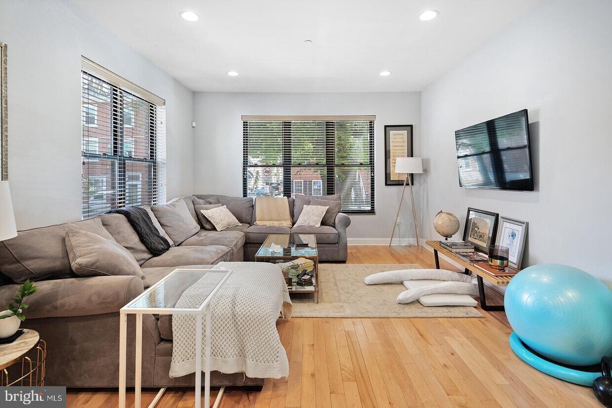 Foto principal - 321 E Thompson St