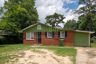 Building Photo - 5421 Susan Ln