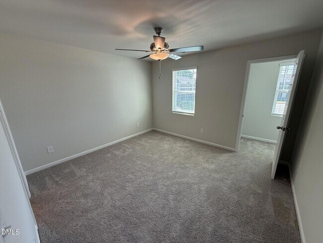 Building Photo - 1006 Peony Ln