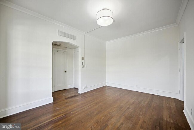 Foto del edificio - 644 Massachusetts Ave NE